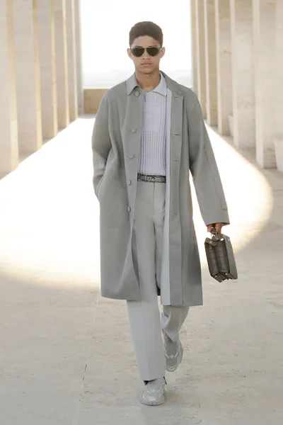 Look 15